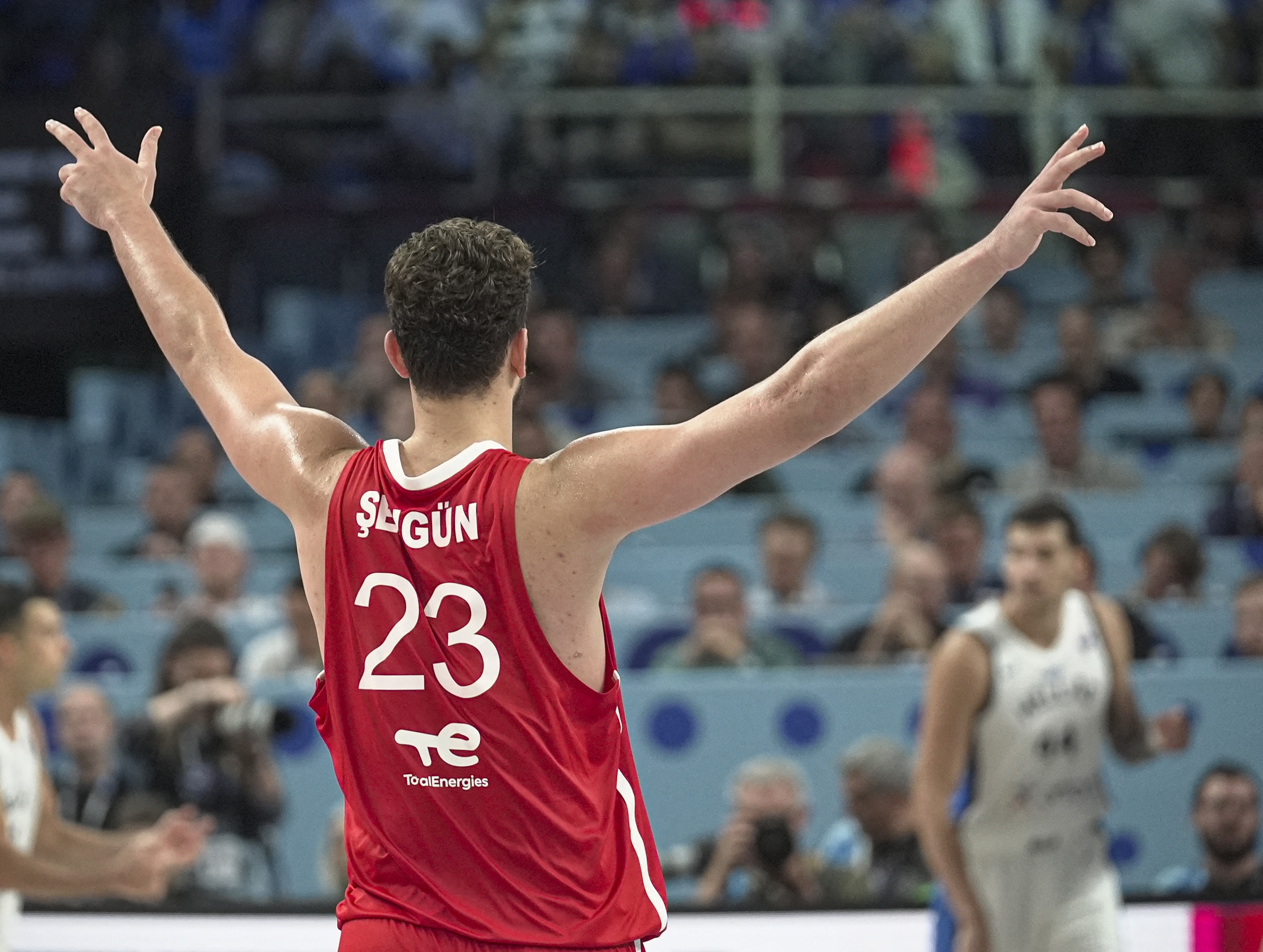 申京：歐錦賽助我重拾投籃信心上季的一些簡(jiǎn)單投籃&我不會(huì )再丟了