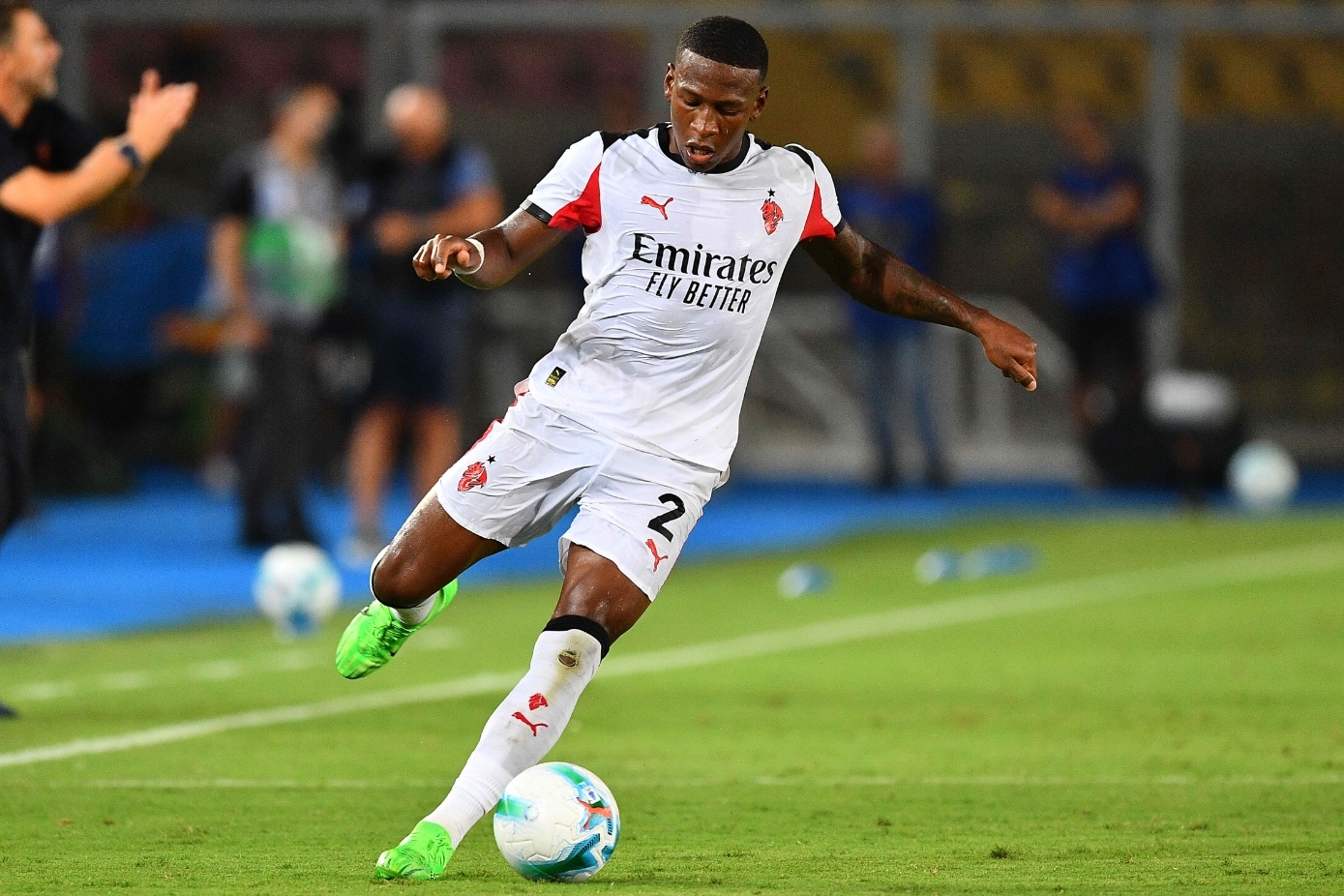 意媒：邁尼昂讓埃斯圖皮尼安掏錢(qián)？這是隊內懲罰機制，犯錯要罰款