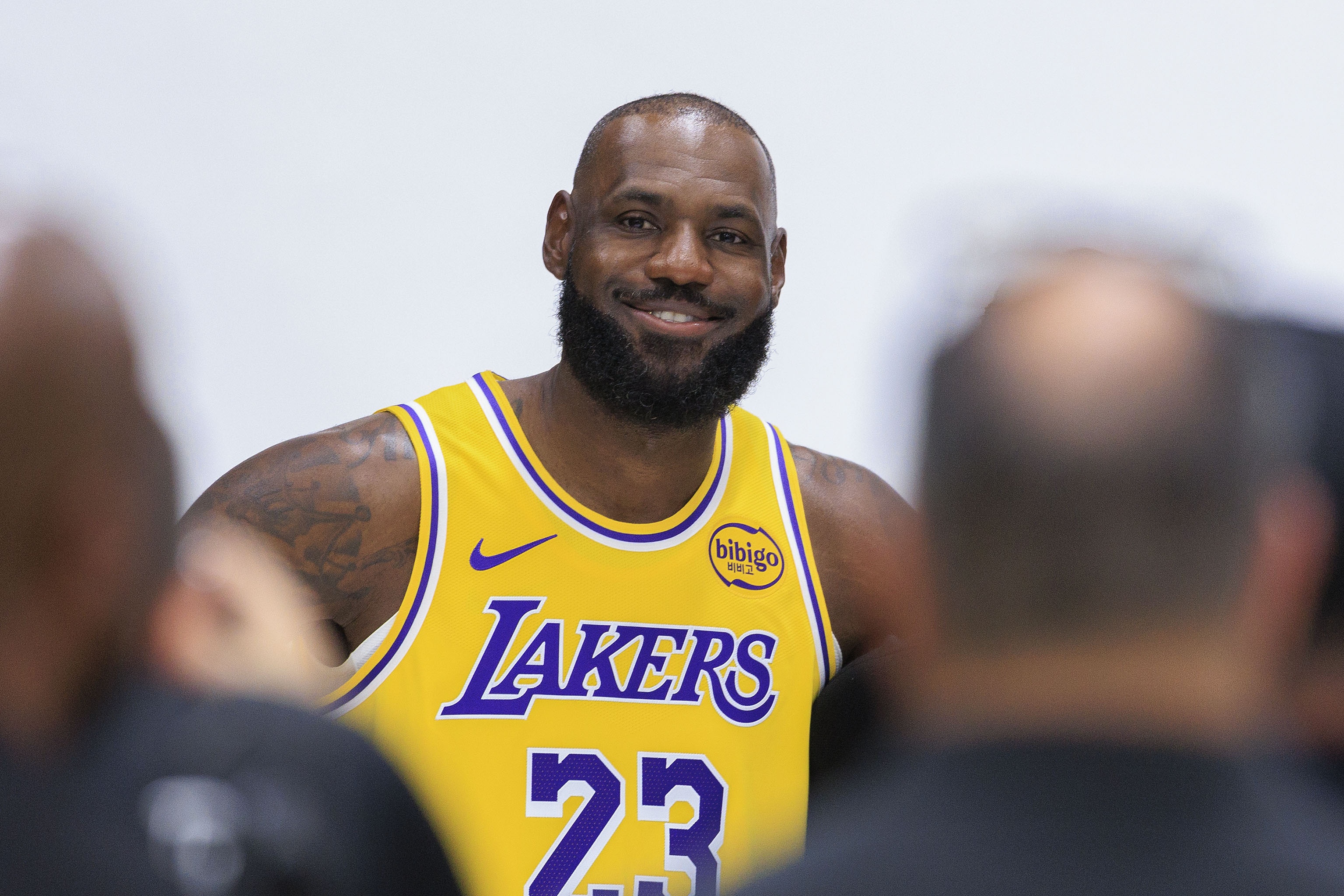 詹姆斯：8歲時(shí)參與體育改變了我的出身 是體育讓我離開(kāi)了貧民區