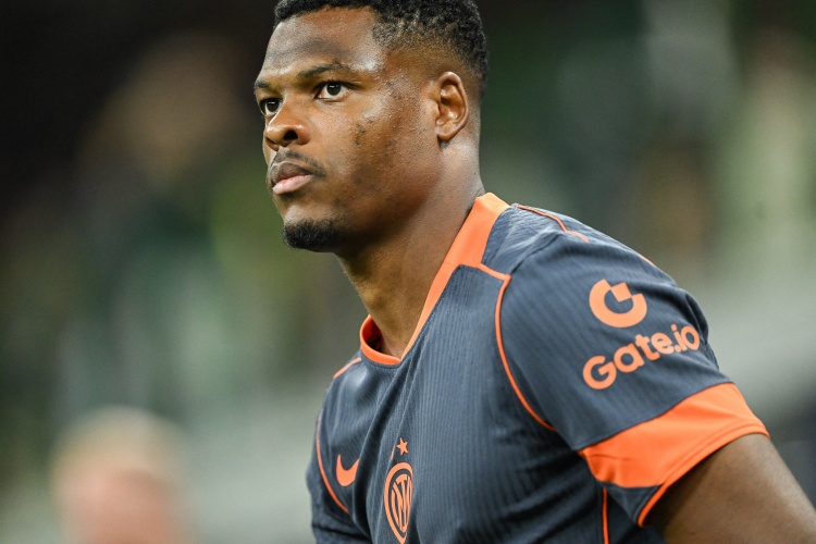 羅馬諾：鄧弗里斯2500萬(wàn)歐解約金明夏繼續生效，巴薩與英超隊關(guān)注