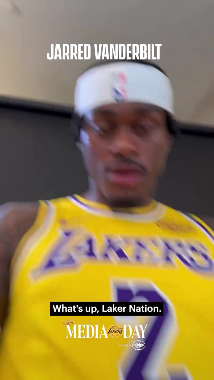 湖人官方曬全隊集體自拍向球迷問(wèn)好：我們回來(lái)啦！