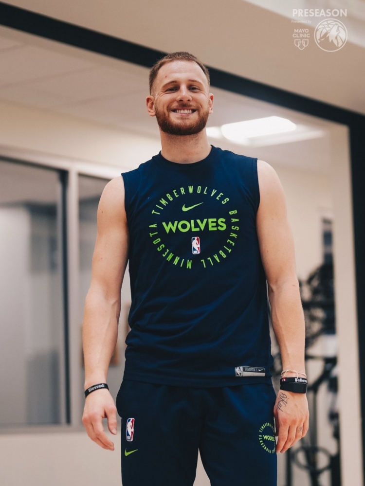 新賽季沖！森林狼曬訓練照：愛(ài)德華茲&迪文&里德喜笑顏開(kāi)