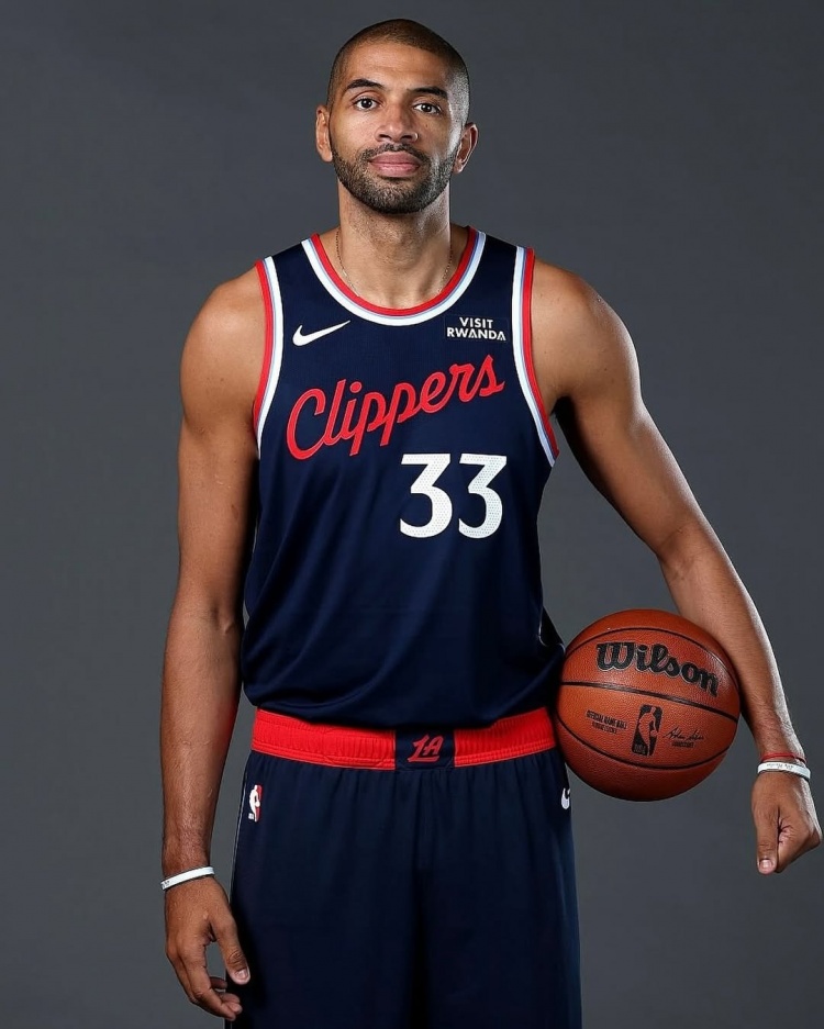 還有油！巴圖姆曬定妝照：開(kāi)啟生涯第18個(gè)賽季