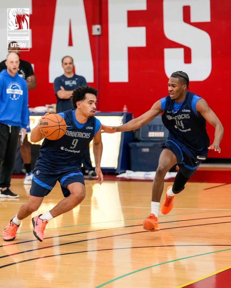 獨行俠曬球隊訓練照 濃眉已經(jīng)戴上護目鏡 克萊弗拉格齊亮相