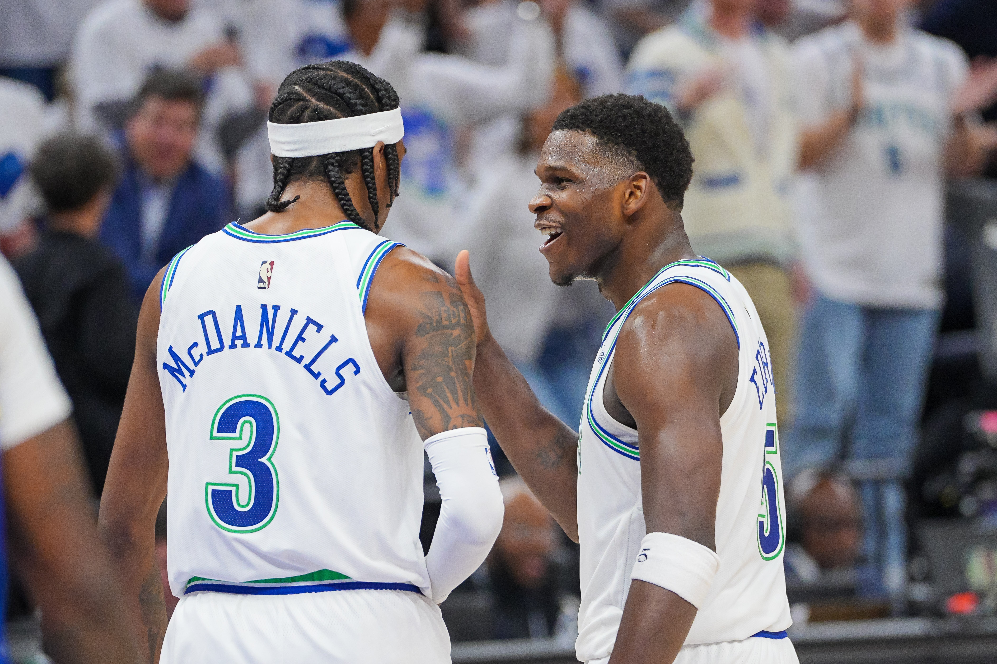 愛(ài)德華茲：杰登和里德都很安靜 我們仨性格完全不同但特別合得來(lái)