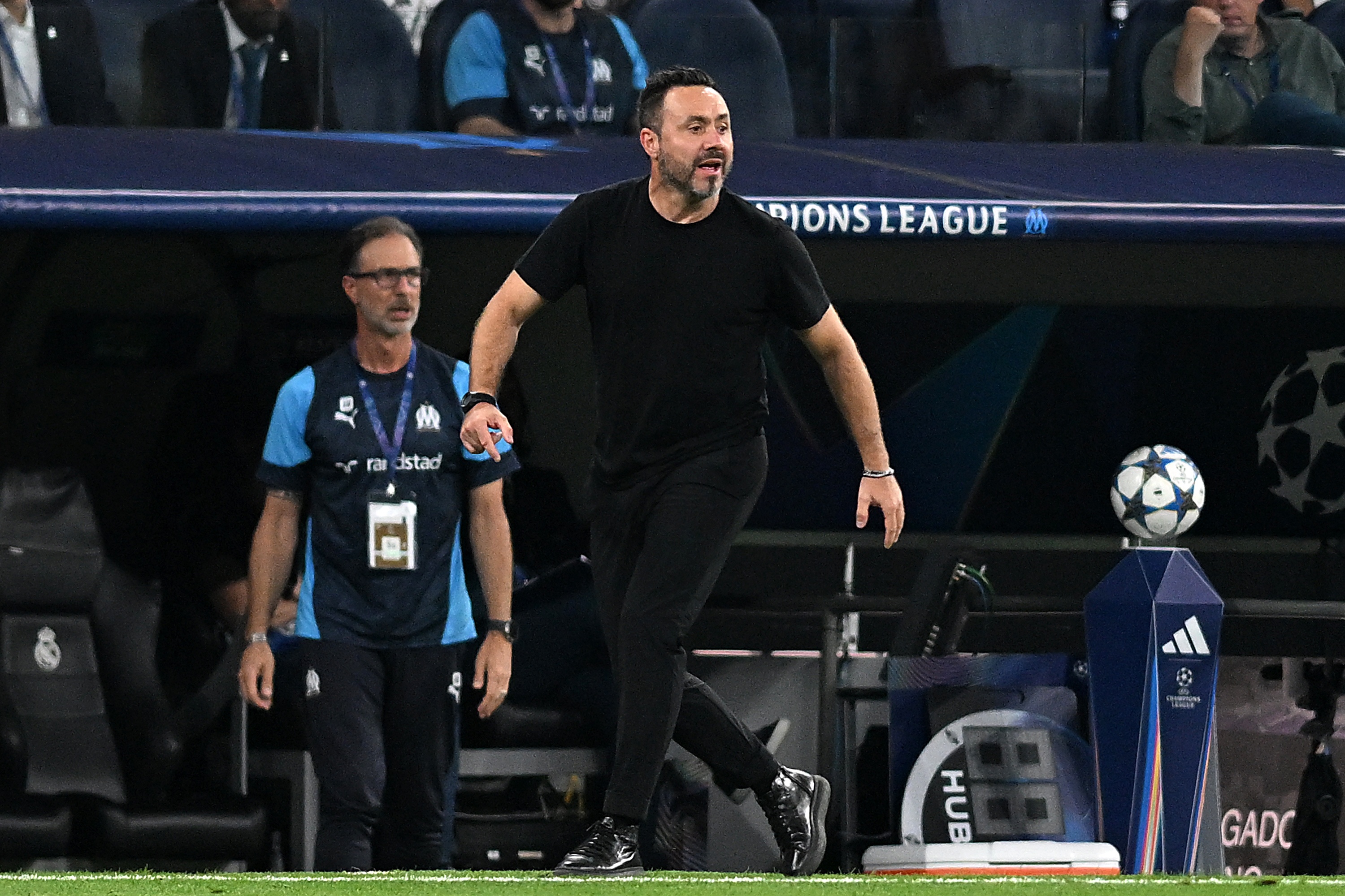 德澤爾比率領(lǐng)馬賽前兩場(chǎng)歐冠拿到3分，為隊史第二位做到的主帥