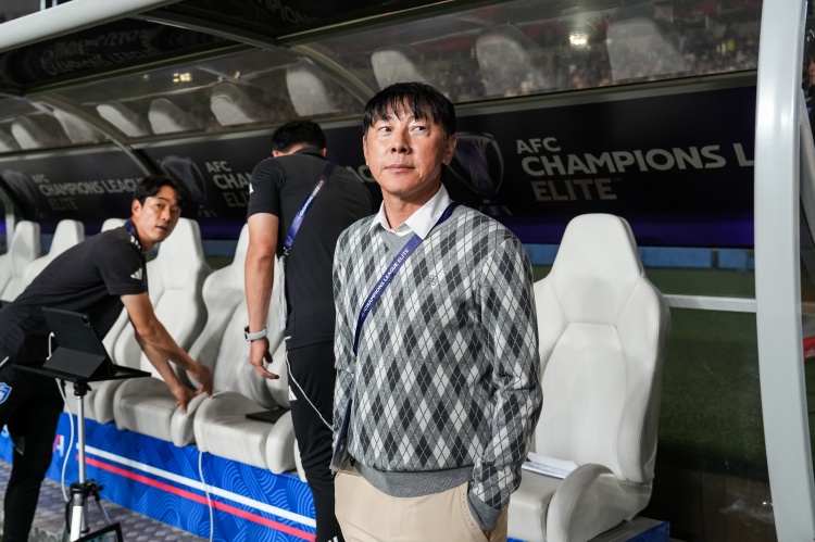 蔚山主帥申臺龍：申花沒(méi)比賽可以全主力，我們3天后還有只能輪換