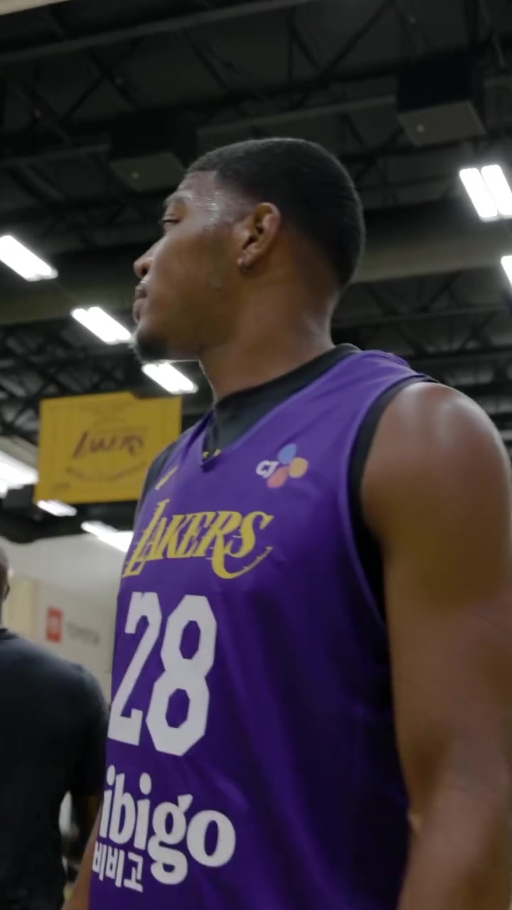 踏上新征程！湖人曬訓練營(yíng)首日集錦：詹姆斯東契奇里夫斯領(lǐng)銜