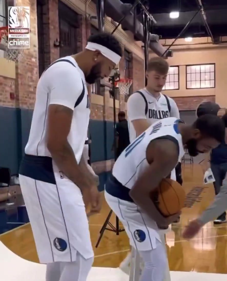 老弟有點(diǎn)拘束！三狀元拍攝定妝照 濃眉&歐文打鬧 弗拉格面無(wú)表情