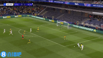 伊蘭加禁區內被犯規倒地造點(diǎn)，戈登主罰點(diǎn)球破門(mén)