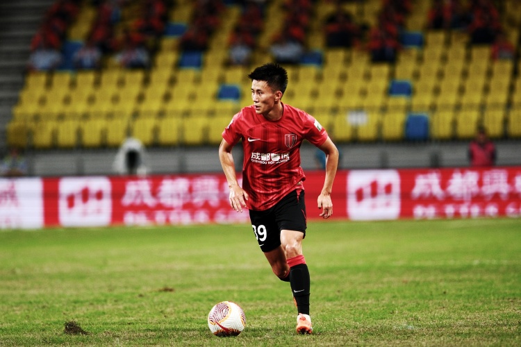 里程碑！成都蓉城中場(chǎng)甘超職業(yè)生涯各賽事出場(chǎng)200次