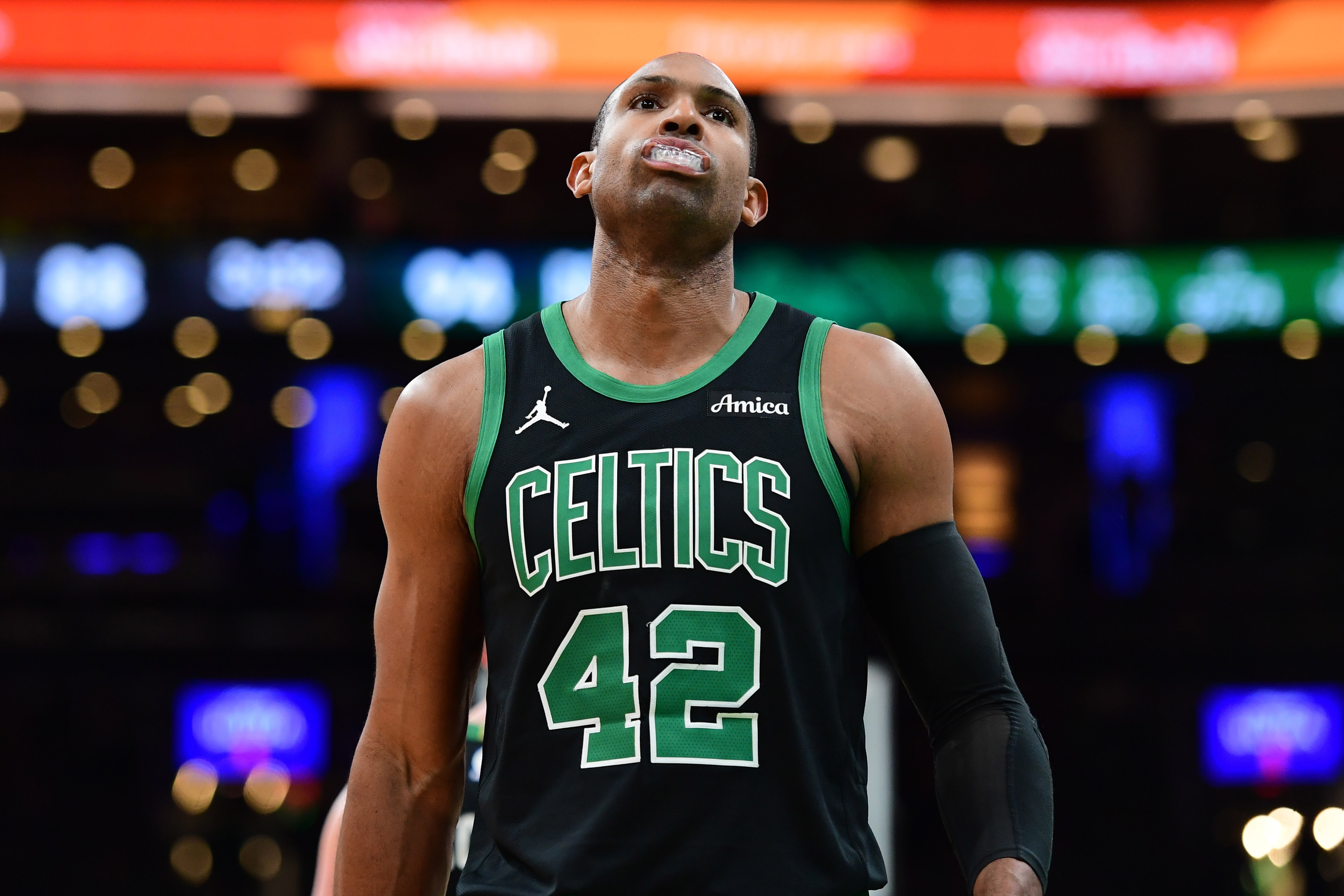 霍福德不打背靠背？鄧利維：是的&我們會(huì )監控 輪換球員能幫助球隊