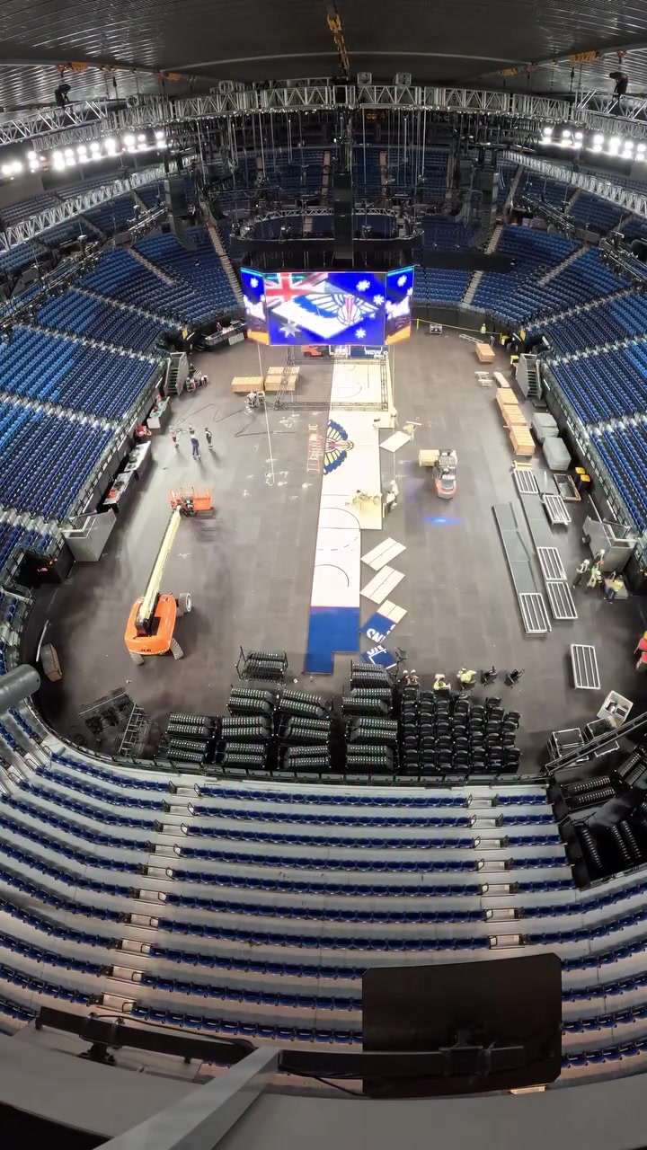 NBL曬鵜鶘澳大利亞賽地板鋪裝過(guò)程視頻！全是美國空運來(lái)的！