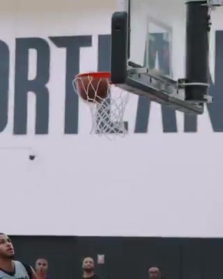 太硬了！開(kāi)拓者官推爆贊 楊瀚森轉身突破強硬上籃！